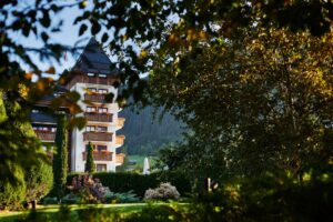 180917-alpina-gstaad-exterior-002-web