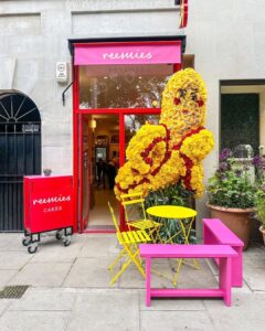 “Flowers in Fashion” for Chelsea in Bloom 😍🌸🌼@the_rhs @rvhfloraldesignBananas have always bee